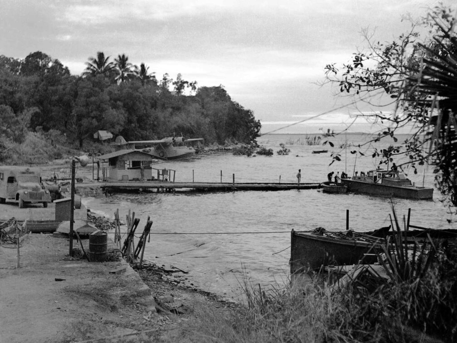 Doctor's Gully high tide - ambulance to meet RAAF Catalina tender with patient aboard