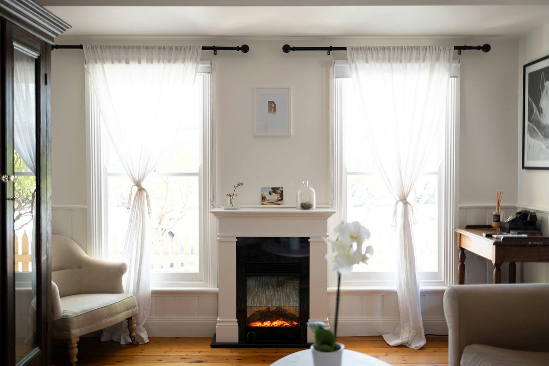 The Inn Beechworth.  Picketts Cottage - Loungeroom