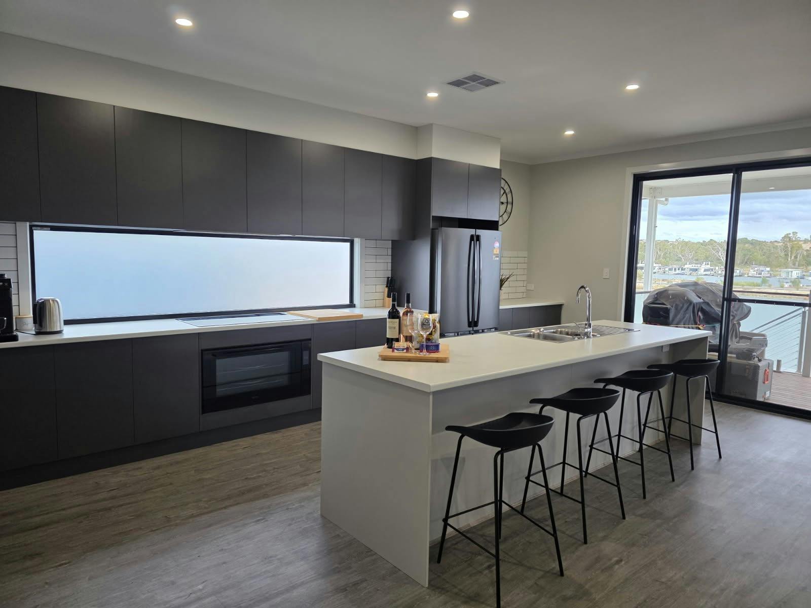 large breakfast bar for meal preperation or meal prep