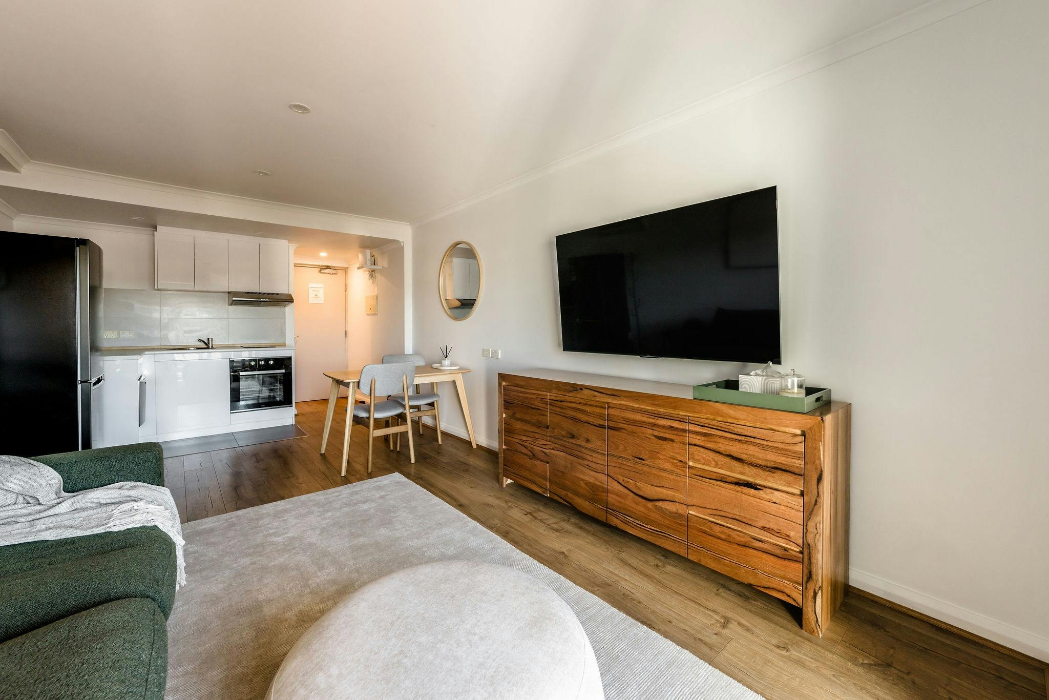 Dining/Lounge