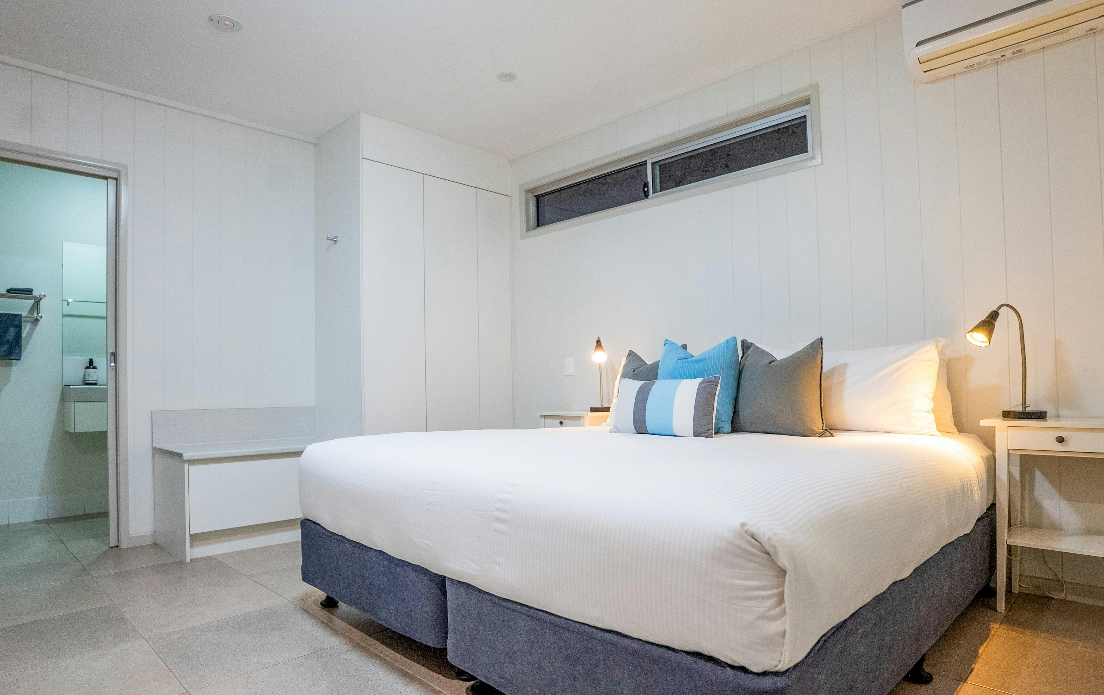 King bed in outback studio room