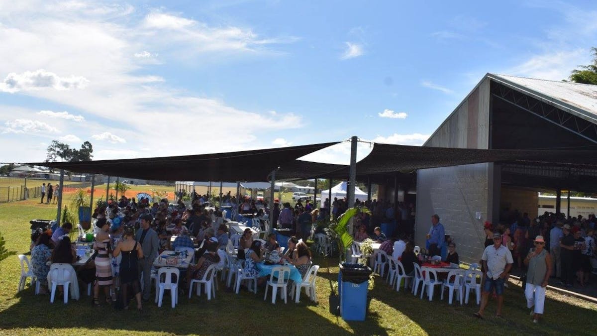 Crowd gathered at trackside tables