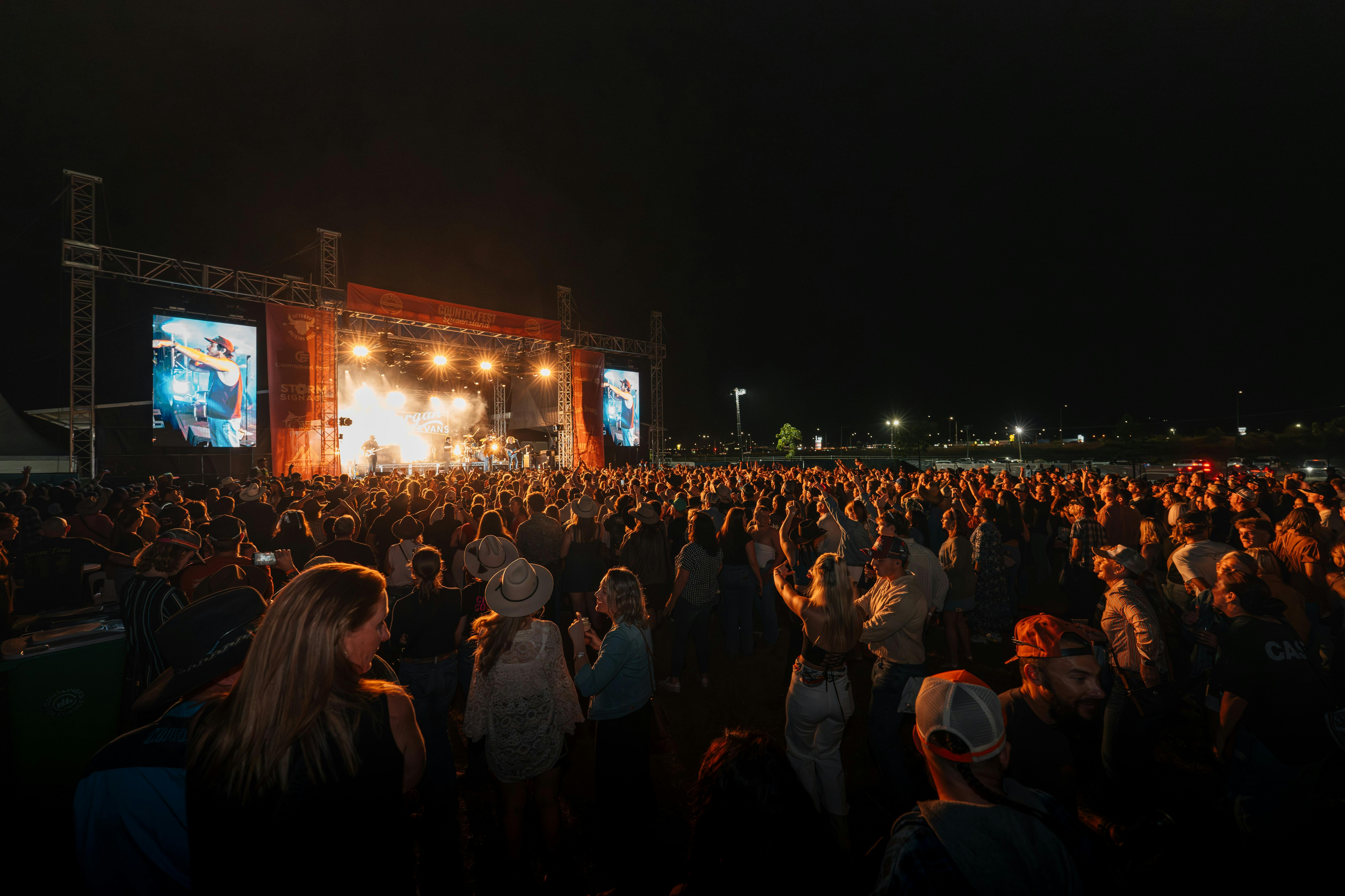 Morgan Evens plays to a full crowd  at the 2026 festival