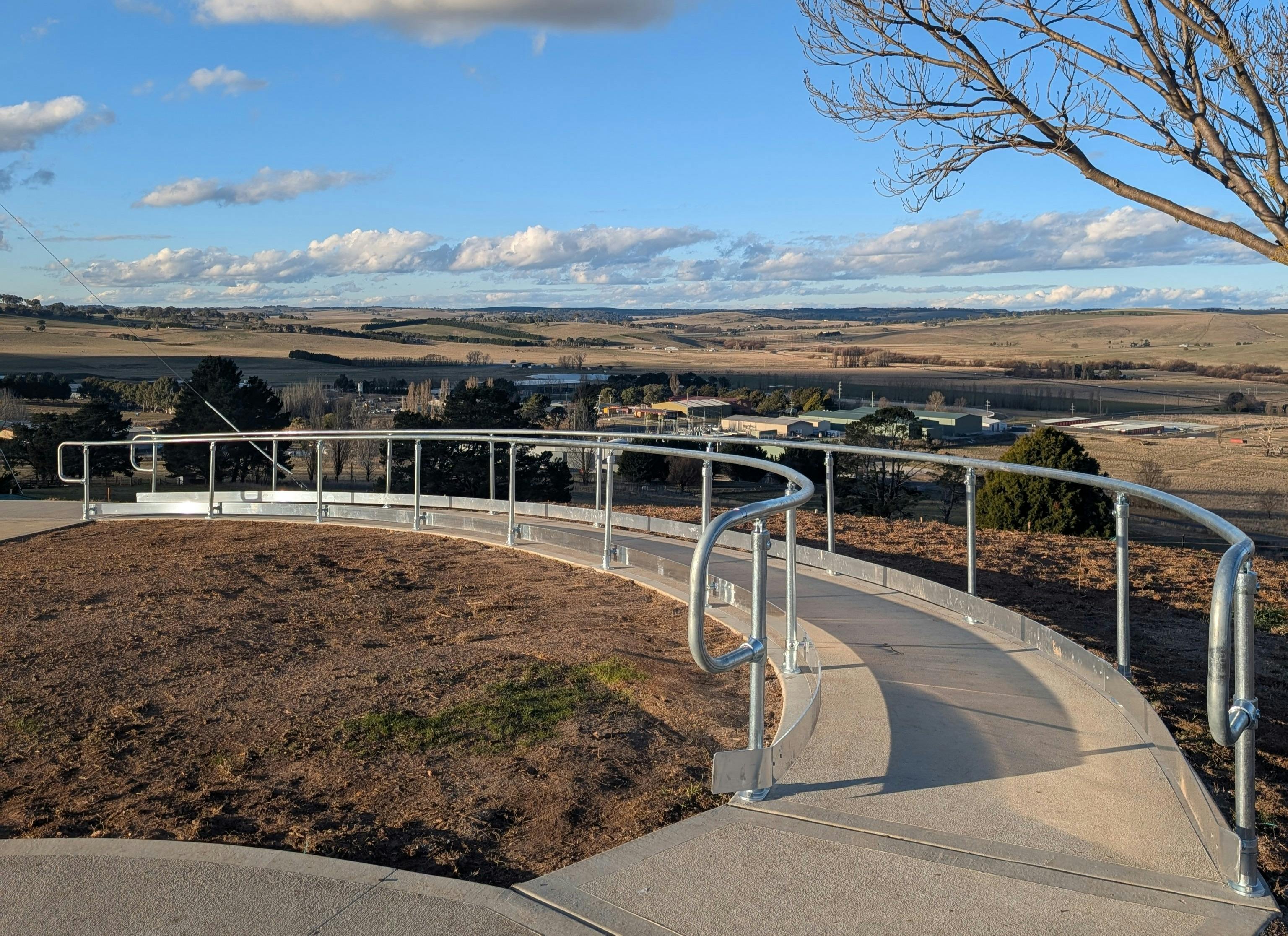 通往山頂的坡道