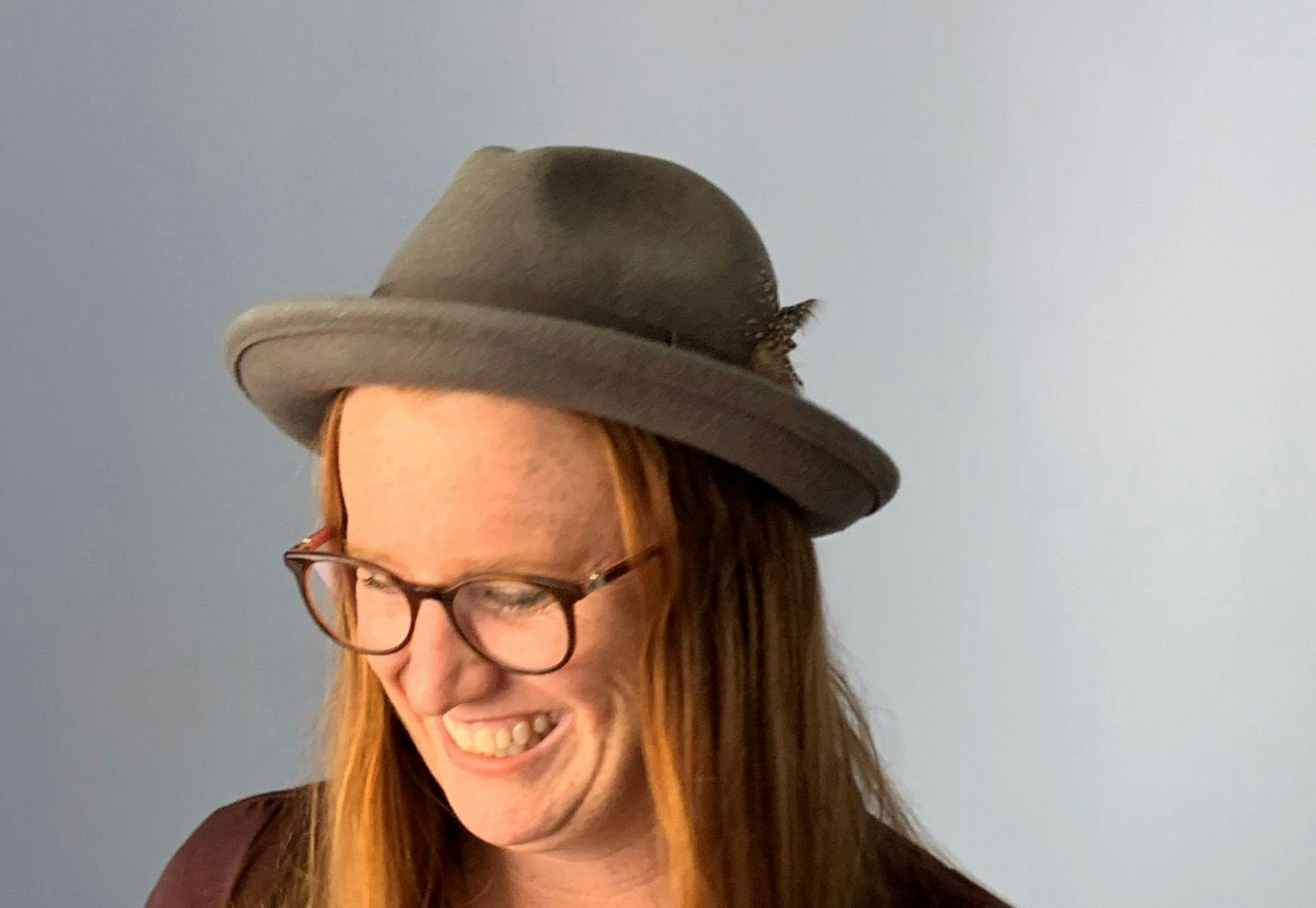 Comedian - Lori Bell