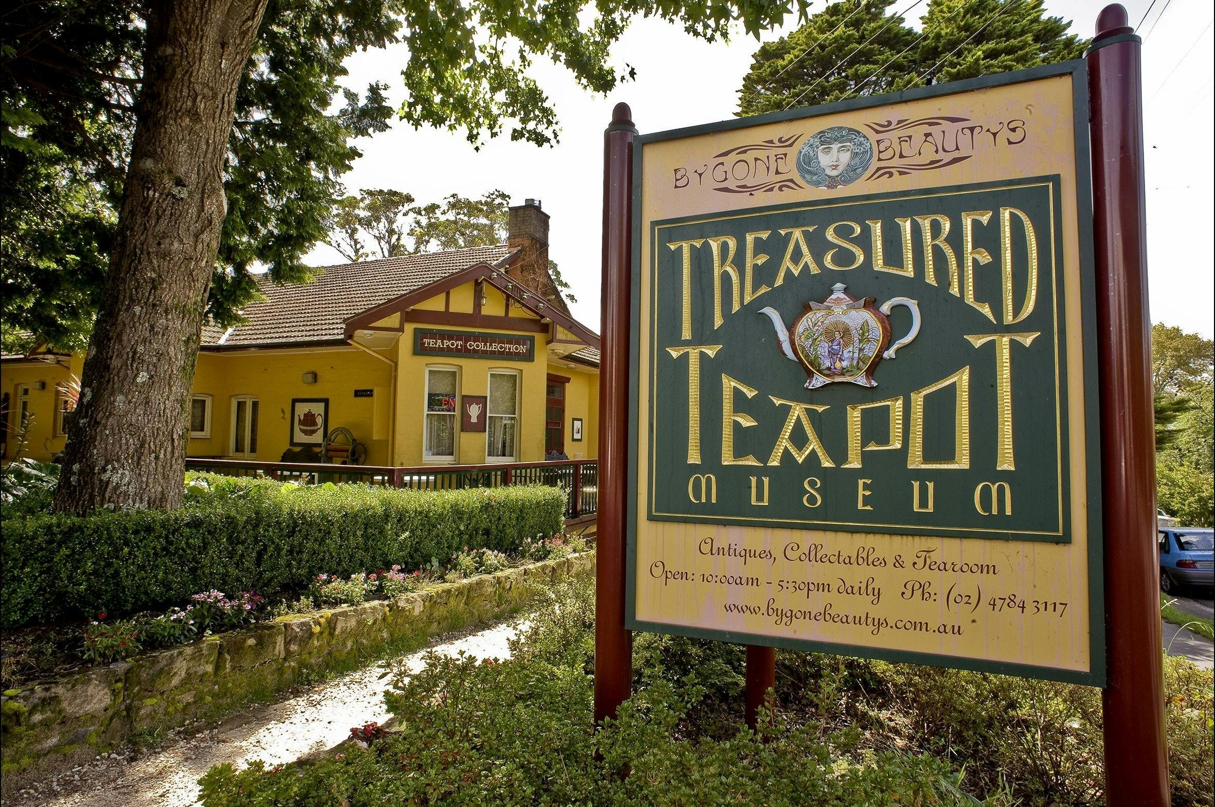 Bygone Beautys Treasured Teapot Museum & Tearooms