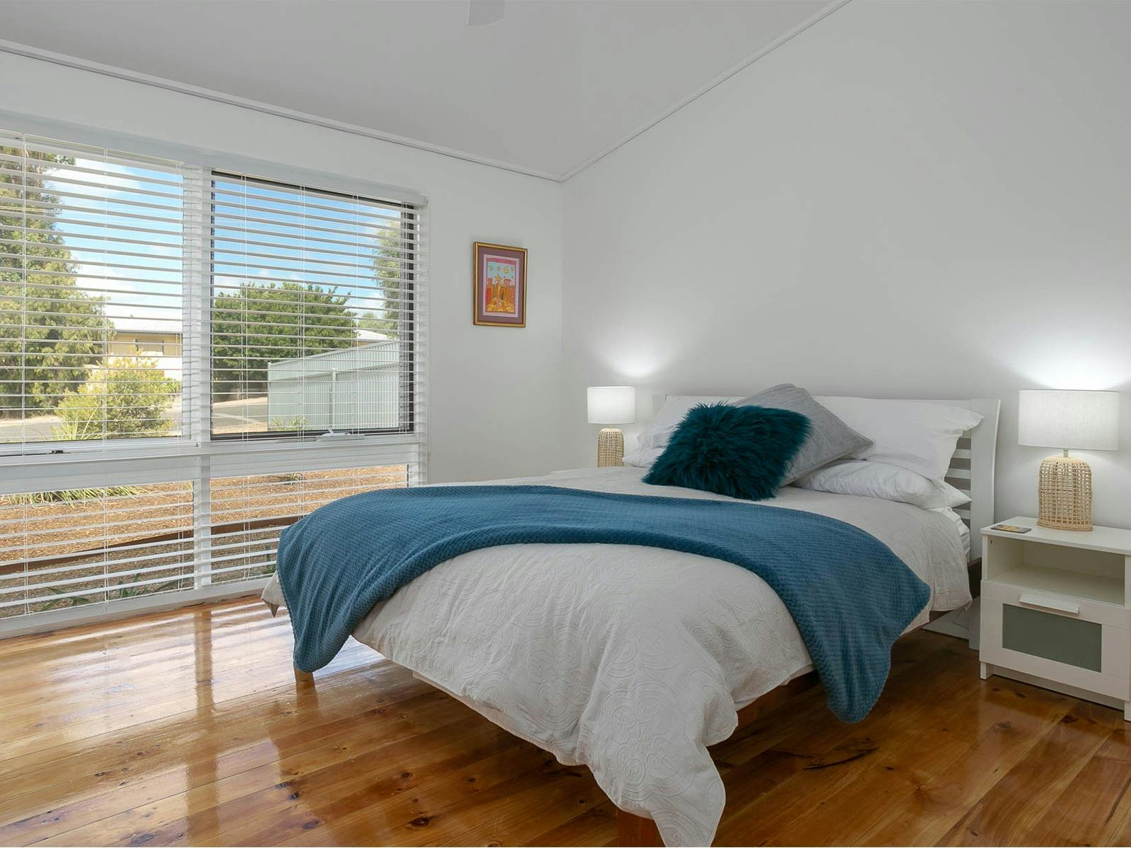 Updated Coastal Beach House in Funky Port Elliot
