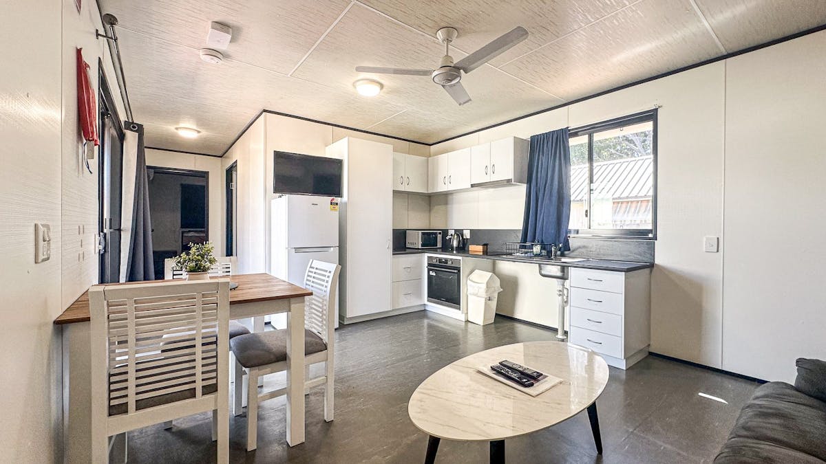 outback caravan park, outback queensland, spacious cabins, shady campground, camping,  caravan, stay