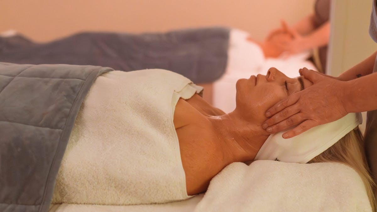 We have 2 couples rooms here at Mana spa. Relax next to your best friend, partner, family member...