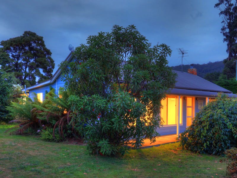 Castaway Cottage image