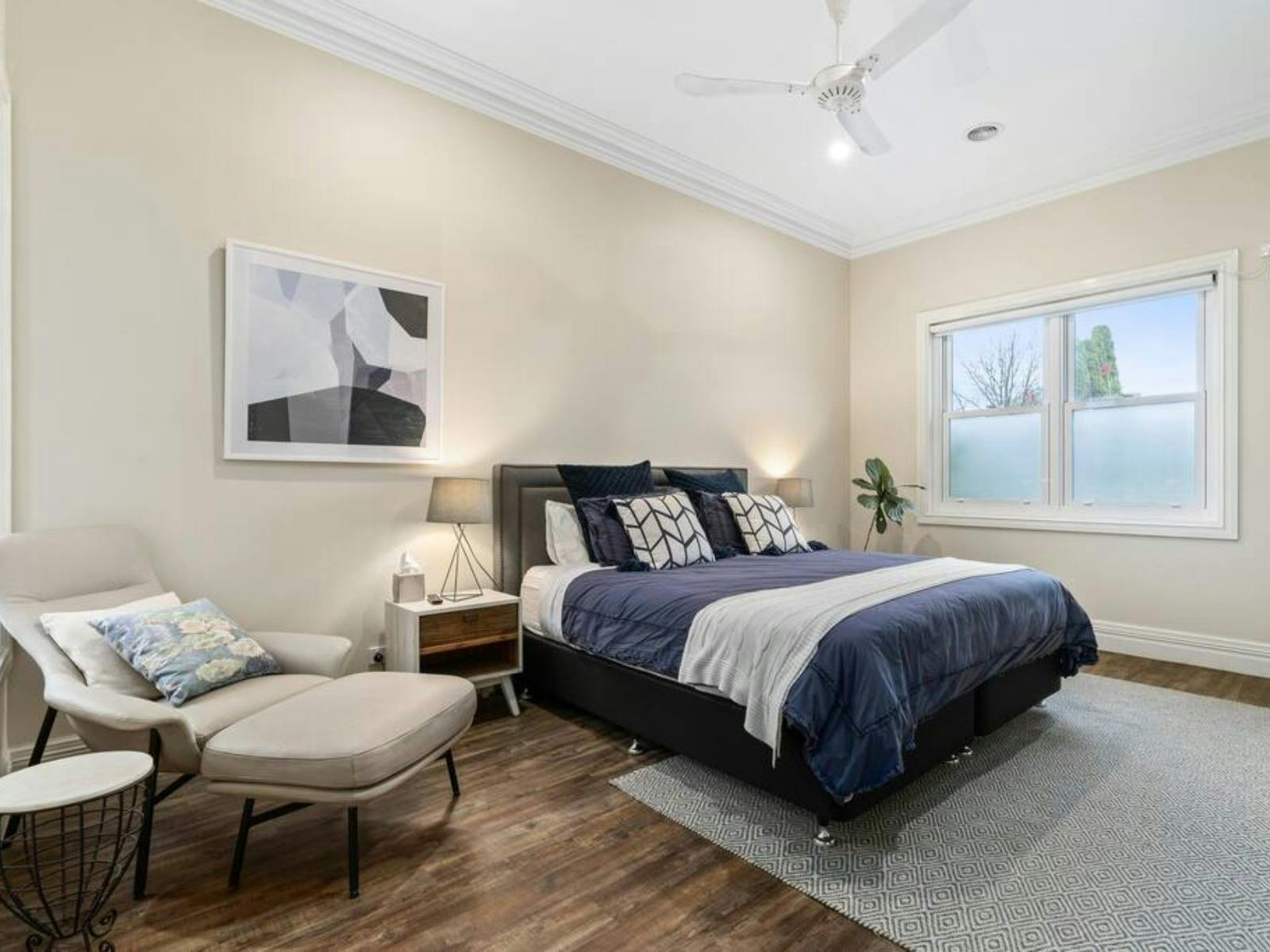 Large bedroom with ensuite. Perfect for a couple.