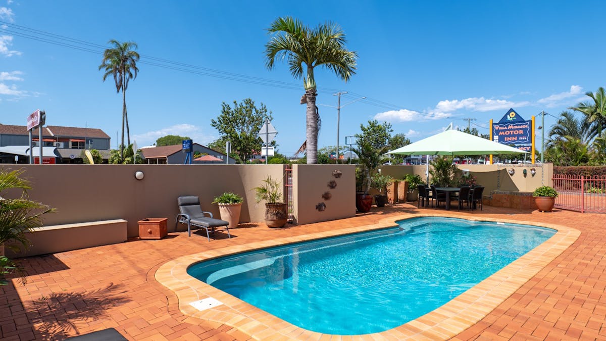 Villa Mirasol Motor Inn Pool