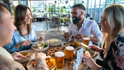 Enjoy great food and beverages when staying at Mercure Belconne