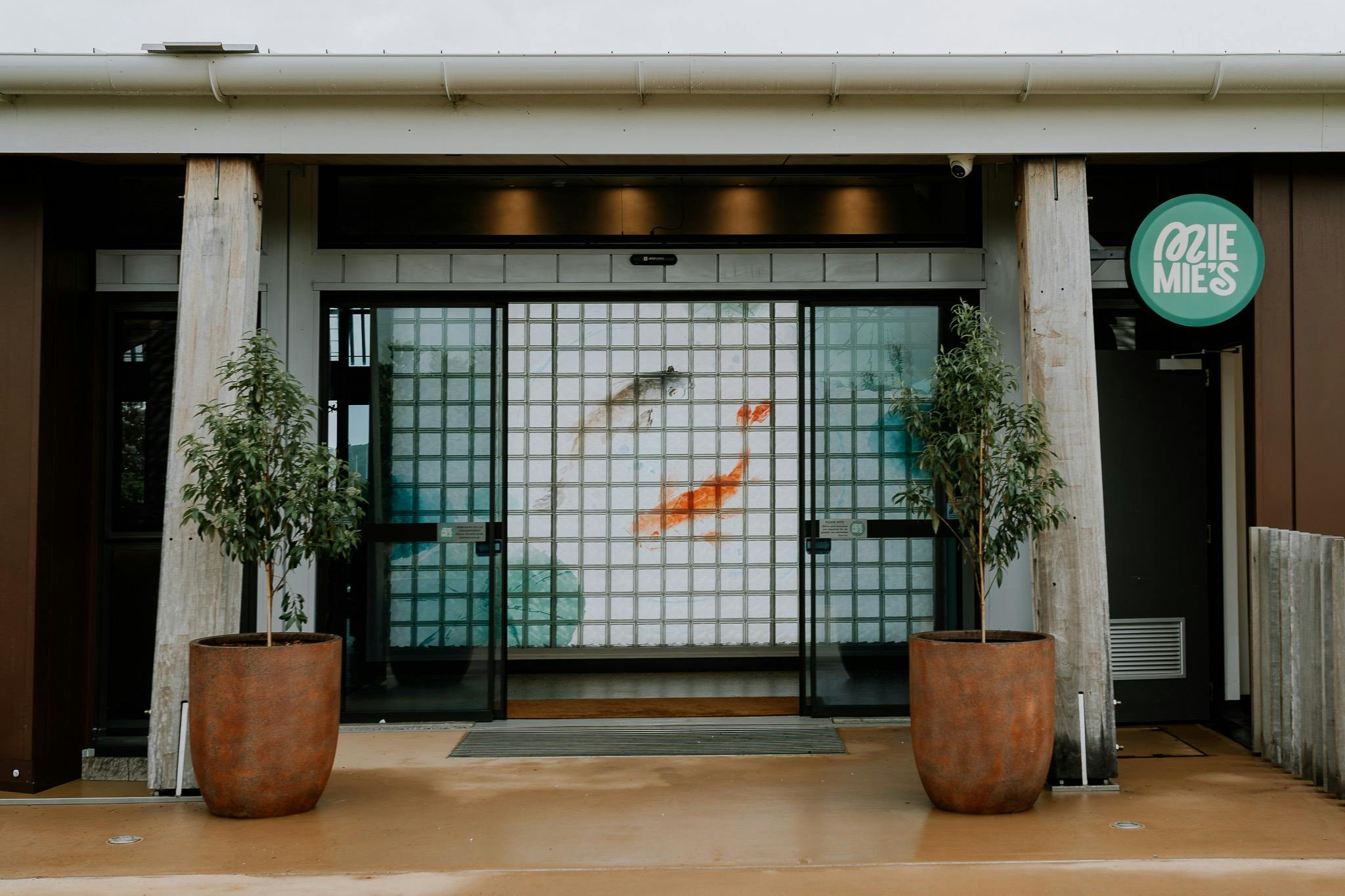 Front entrance at Mie Mie's