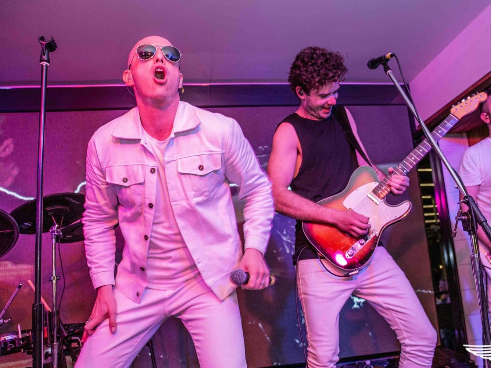 boys of summer 80s party band airlie beach hotel