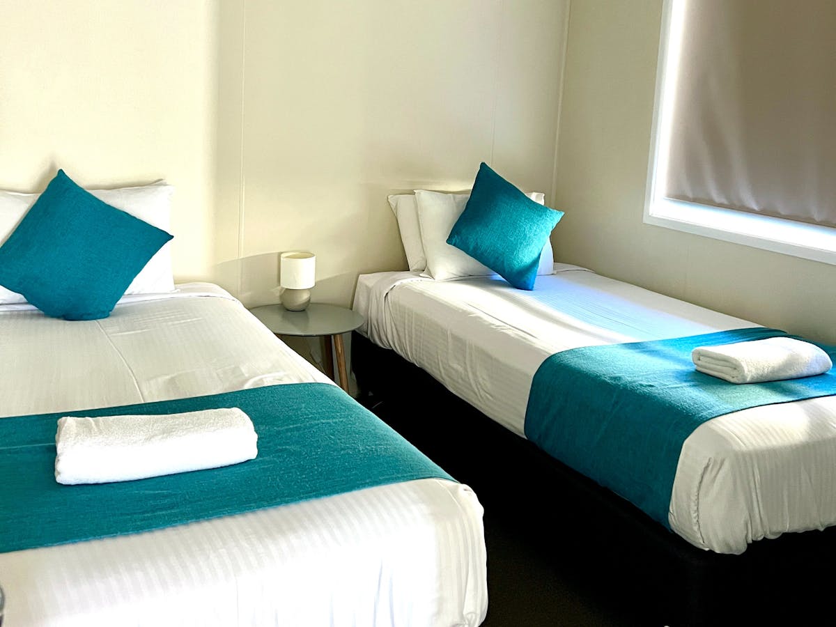 Single beds, Willowbank Motel