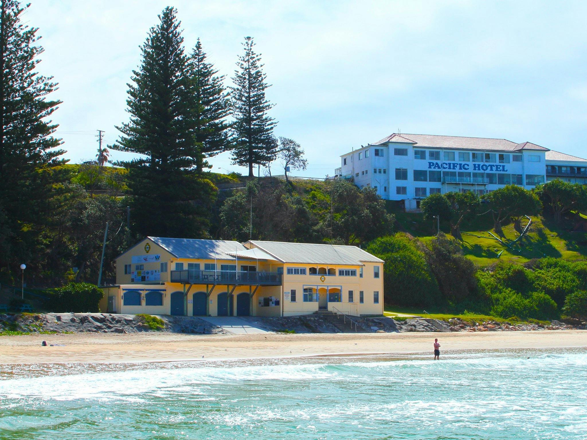 The club and the pub. Yamba Main Beach.