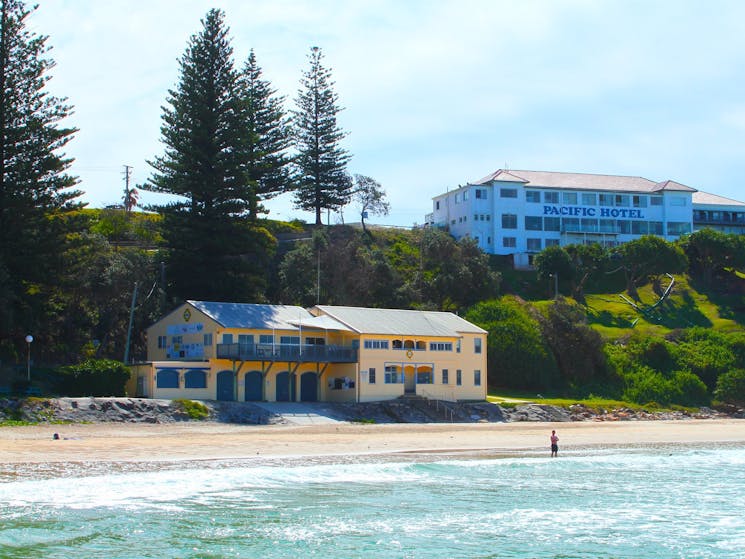 The club and the pub. Yamba Main Beach.