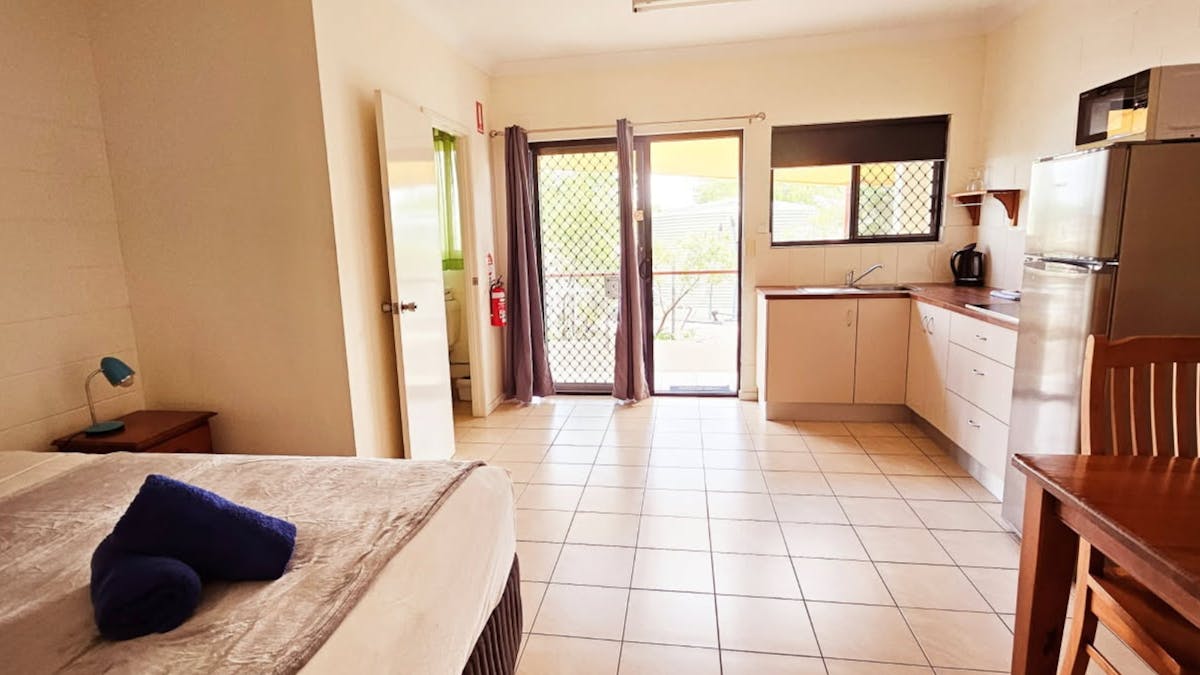 Queen Room Kitchenette