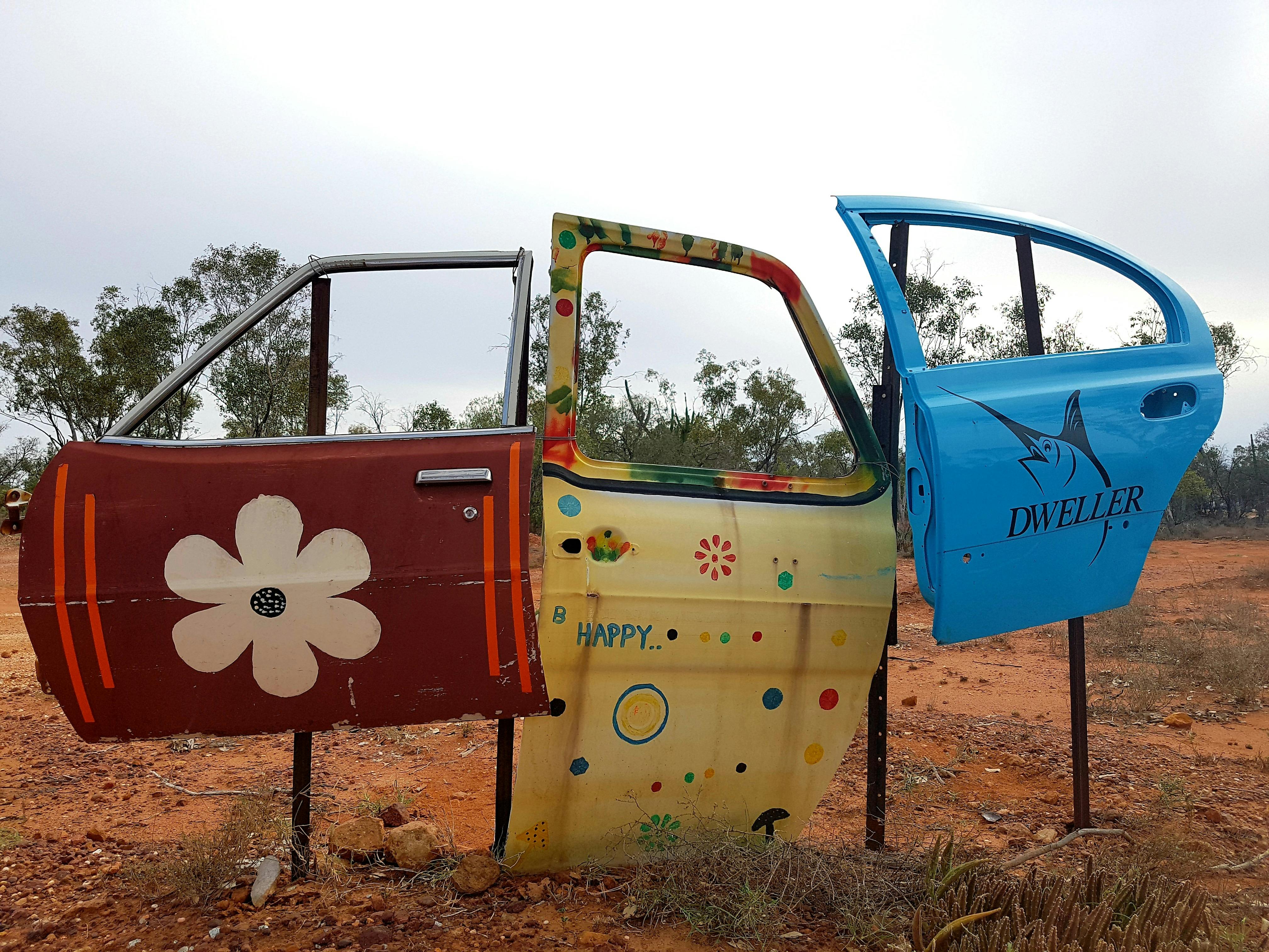 Three Mile Road Lightning Ridge - 블랙 오팔의 고향