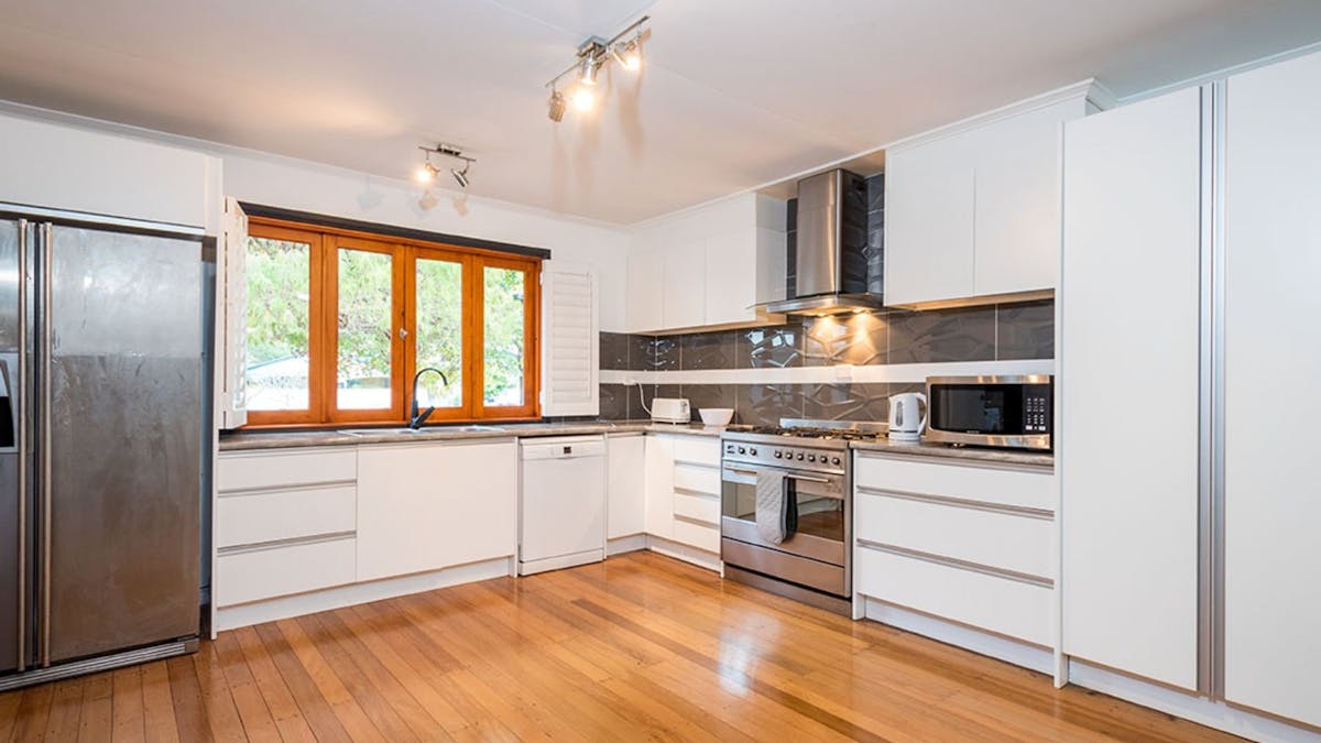 4 Bedroom home in Burleigh - Kitchen