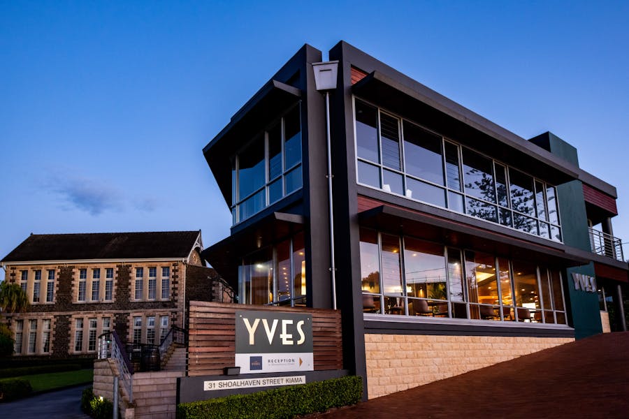 Yves Exterior