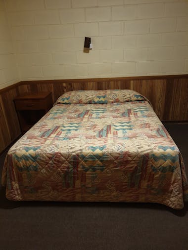 BUDGET ROOM