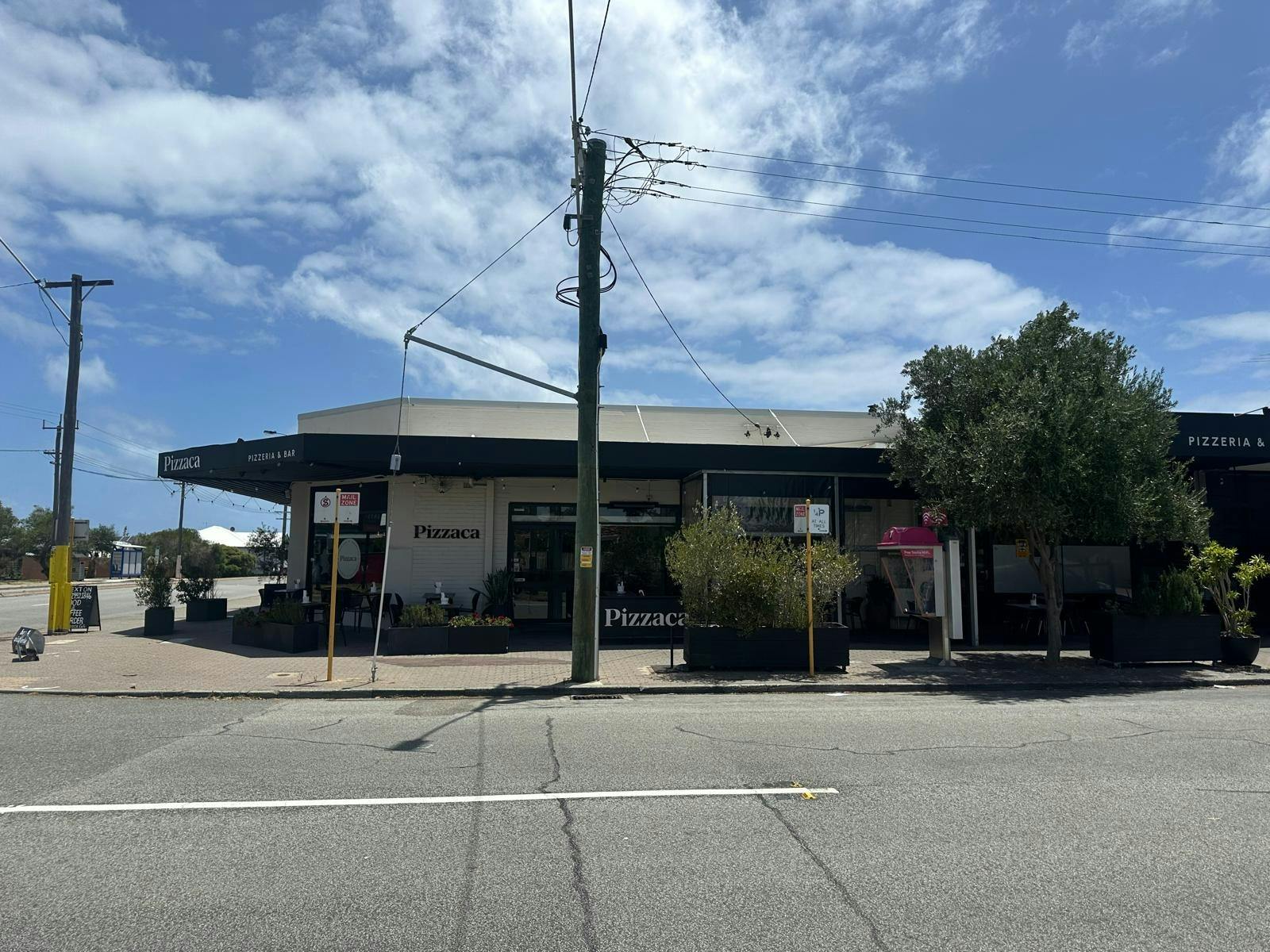 Pizzaca Pizzeria and Bar