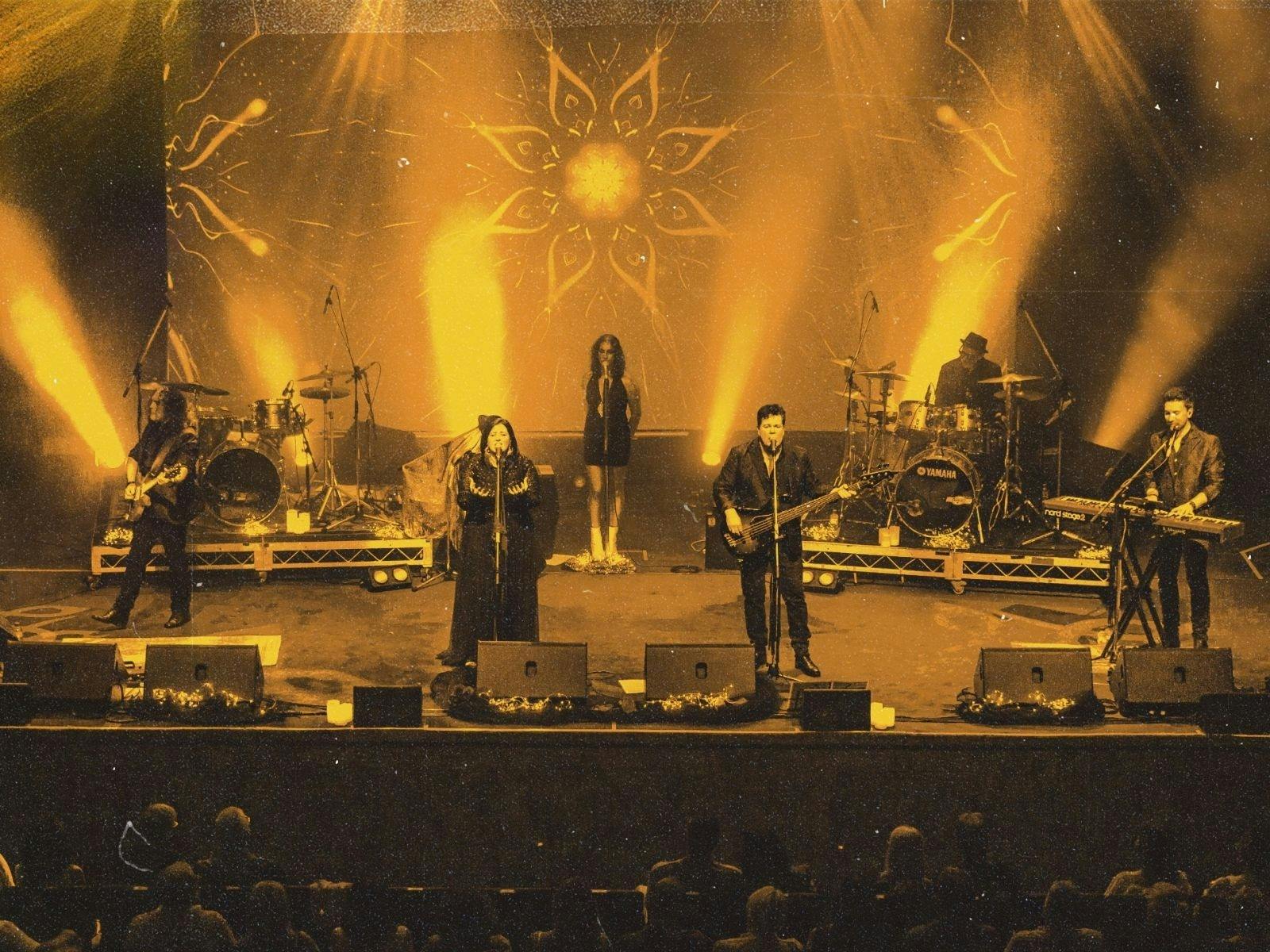 Seventh Wonder Performs Fleetwood Mac's Rumours and Hits