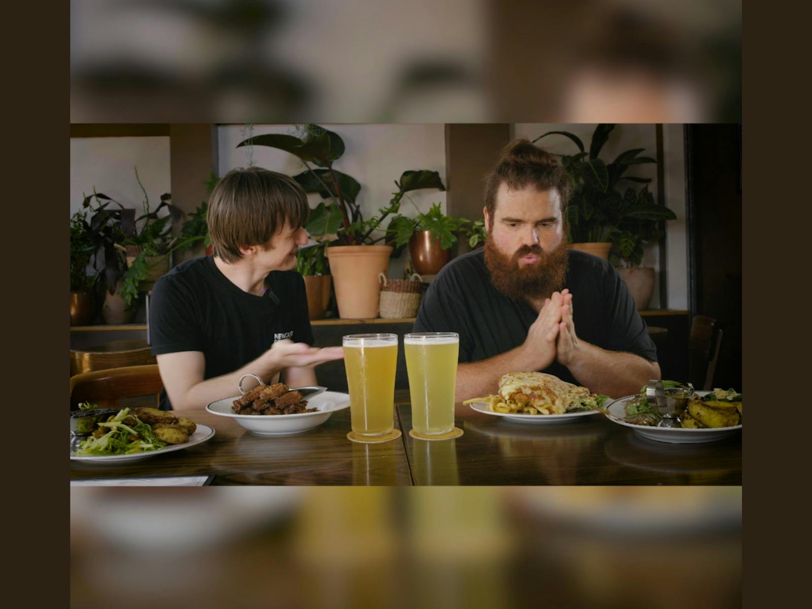 Dinner- und Show-Angebot beim Bezahlvorgang nach Auswahl der Ticketart verfügbar.