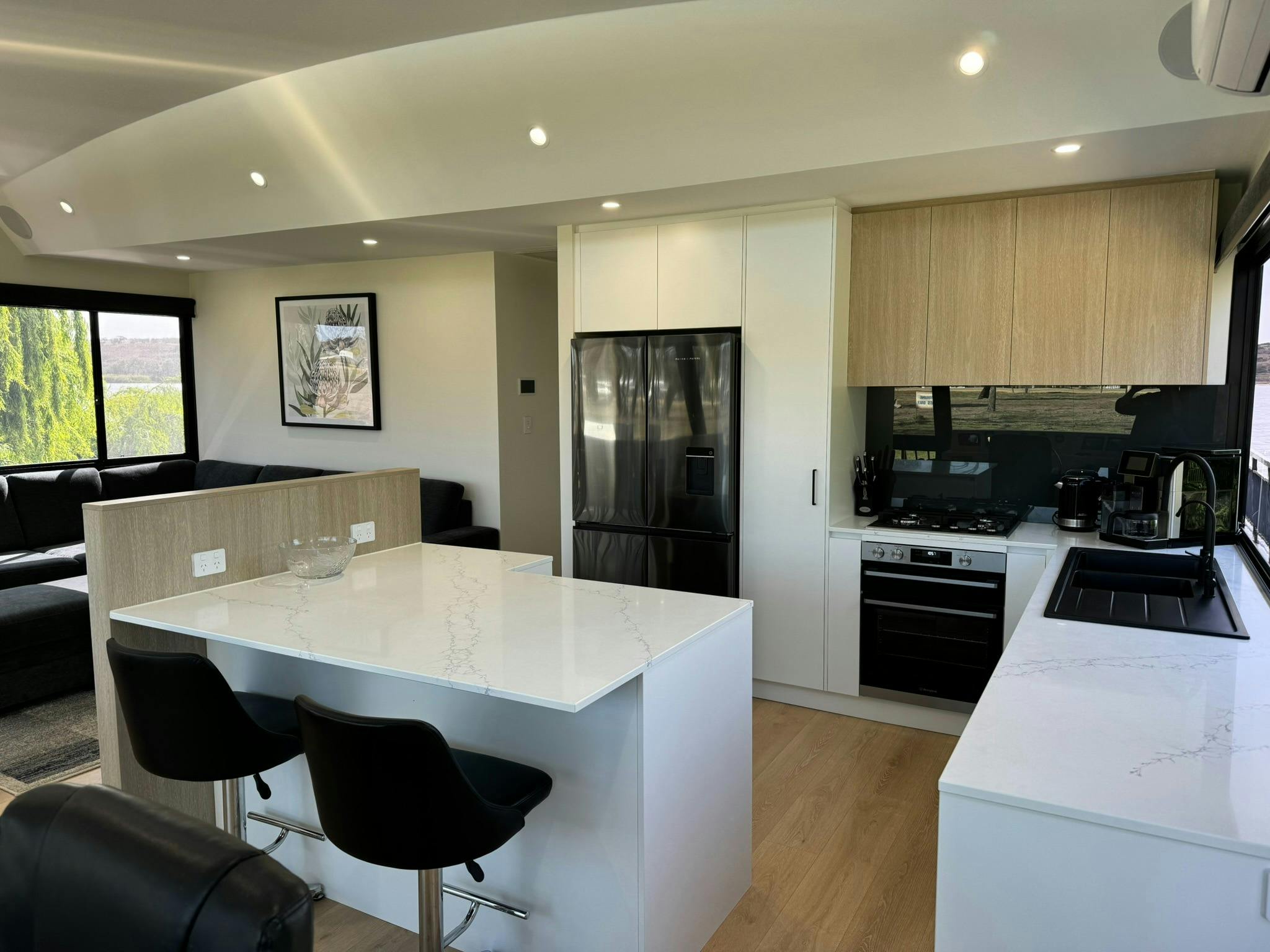 kitchen / lounge area
