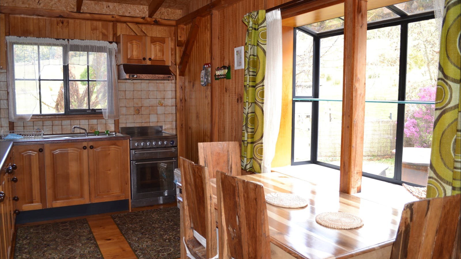 Cosy Cottage kitchen/dining