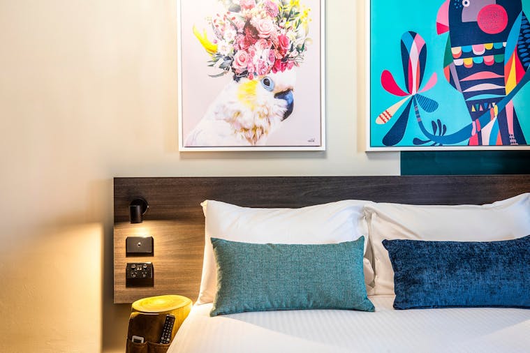 Studio Queen with shared bathroom facilities