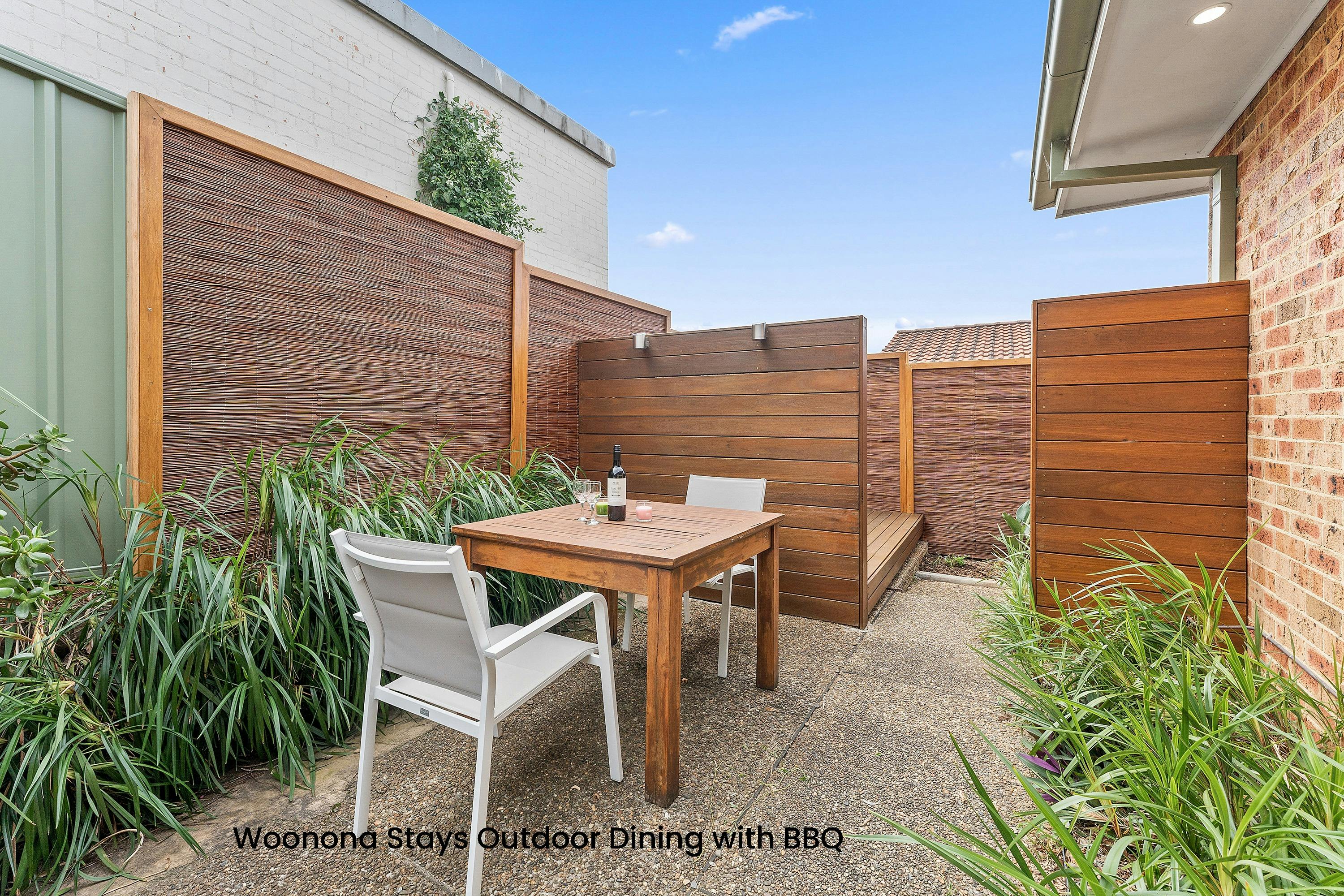 Woonona Stays Outdoor BBQ Area