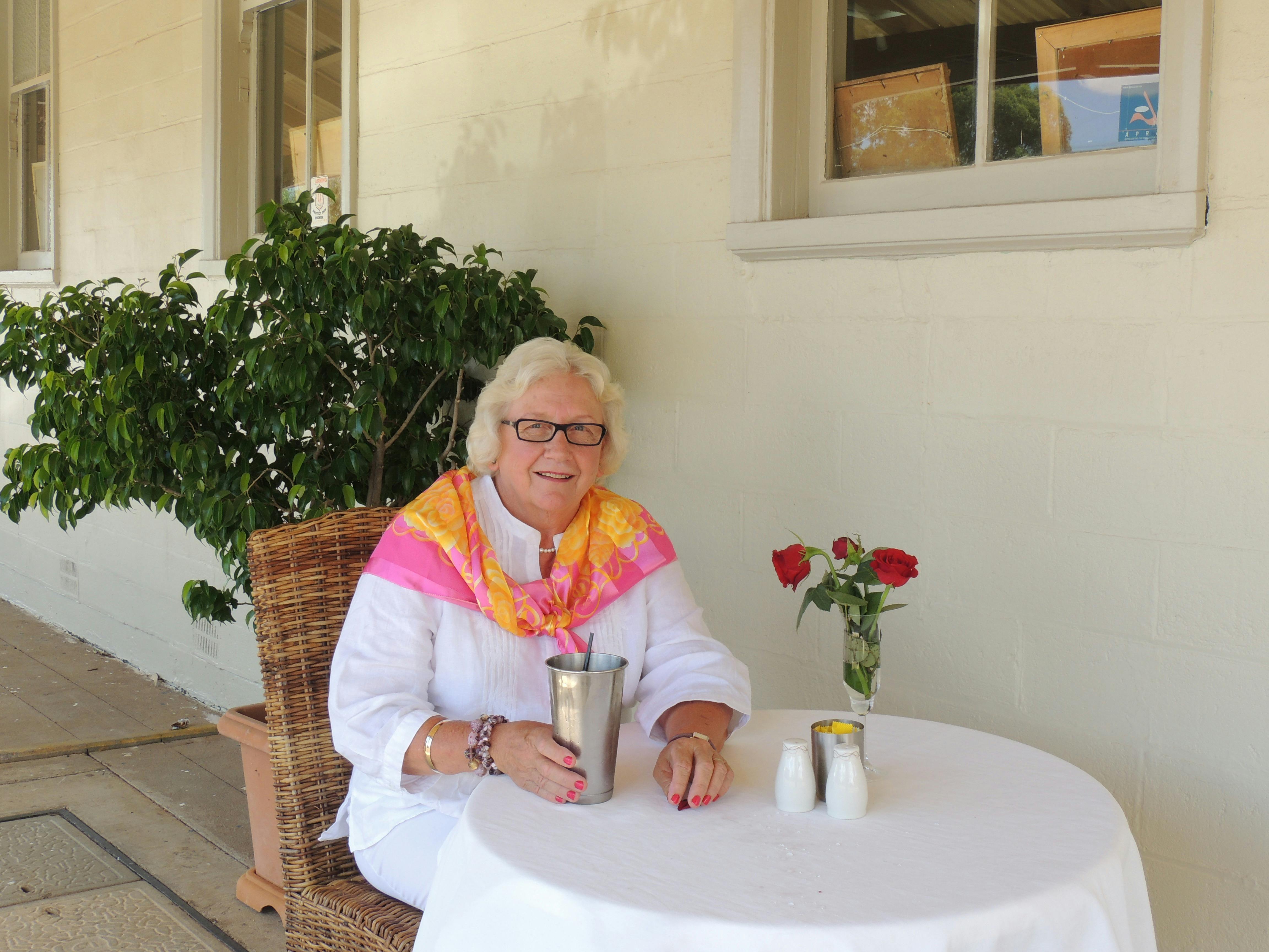 Alfresco or footpath dining at Club Boutique Hotel Restaurant Cunnamulla. Best Cunnamulla restaurant