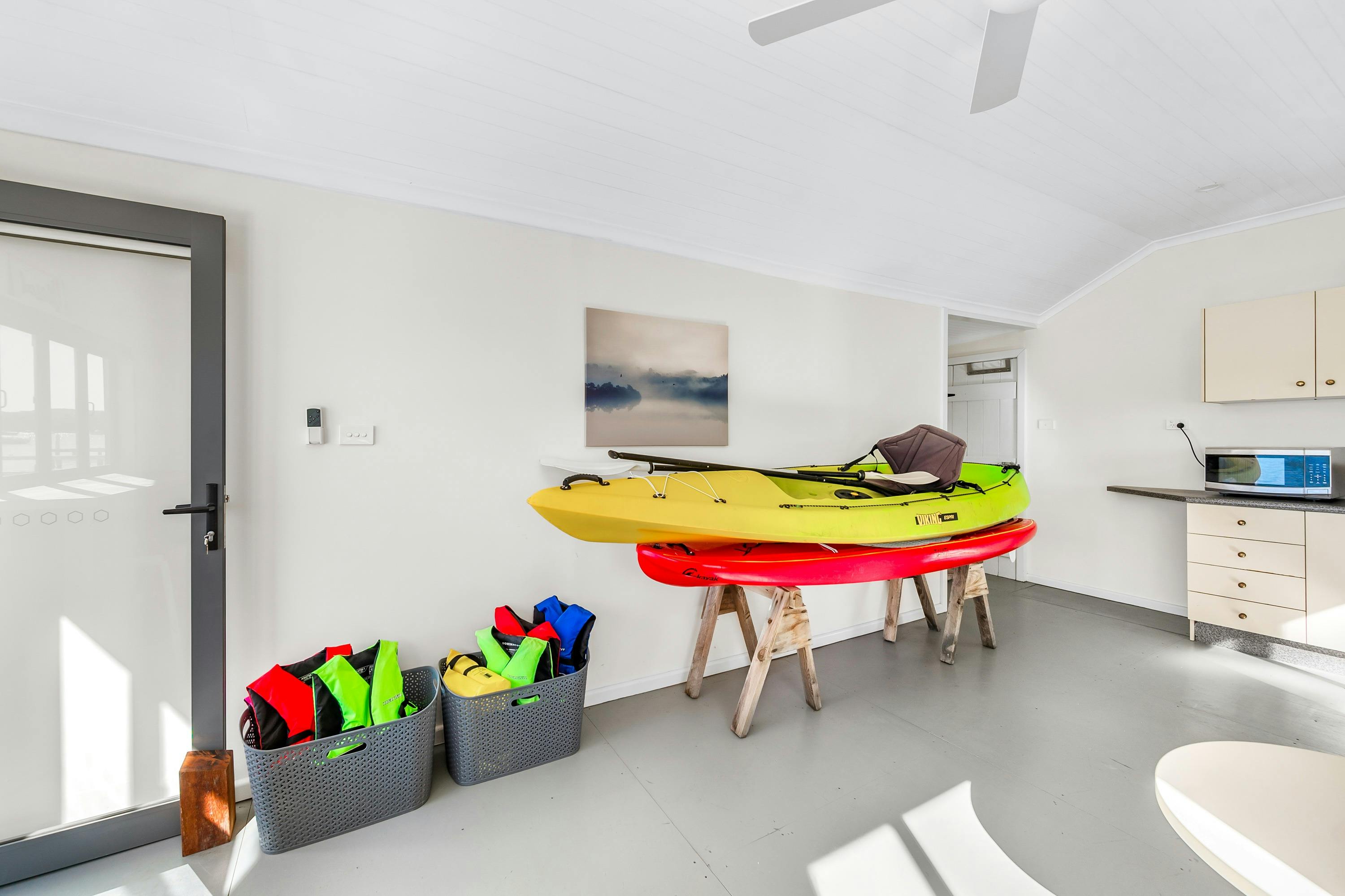 FAM Newcastle Airbnb Holiday House lake Macquarie