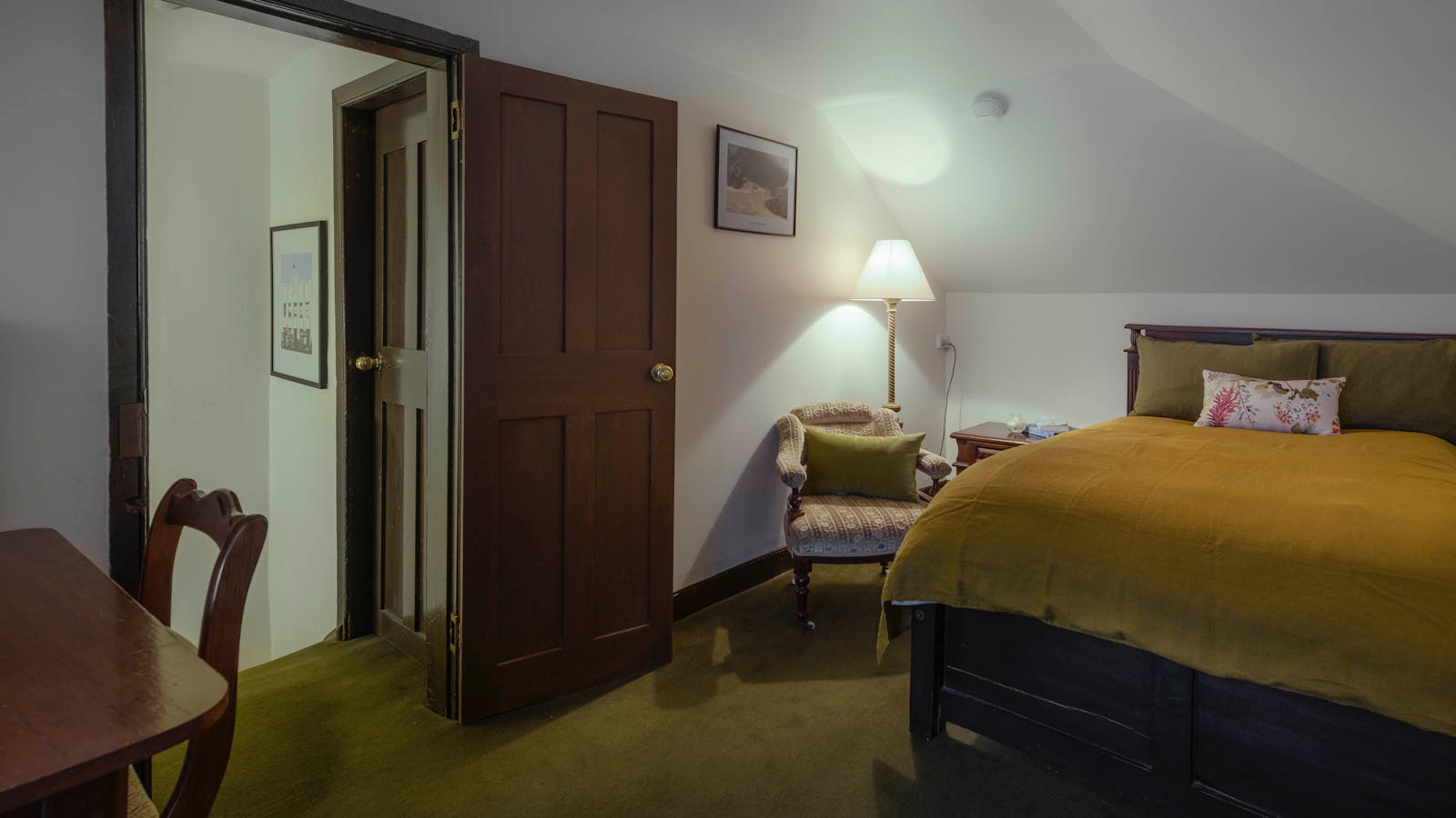 Upstairs dormer room with king-single bed