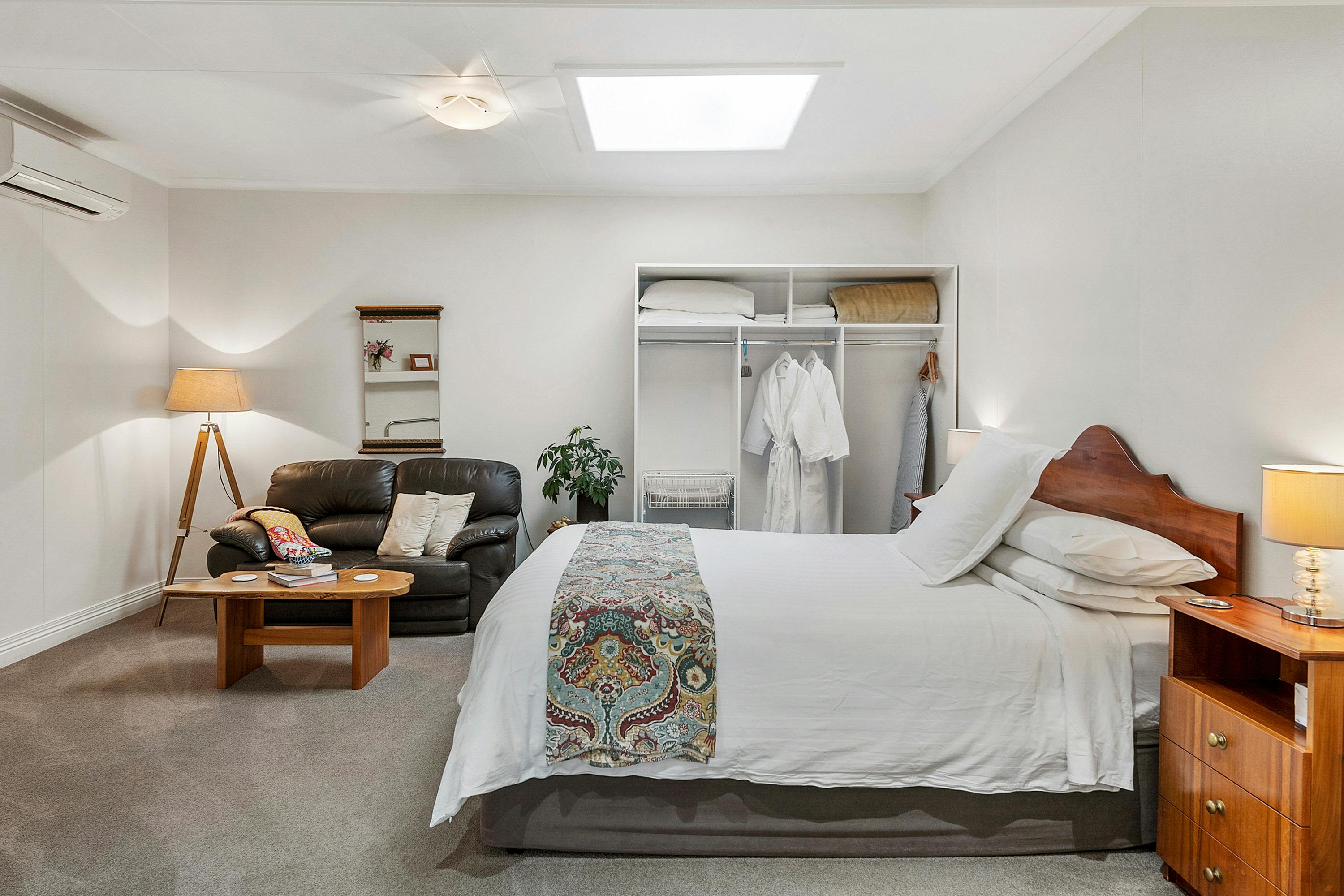 Ellie's Studio, Stanley