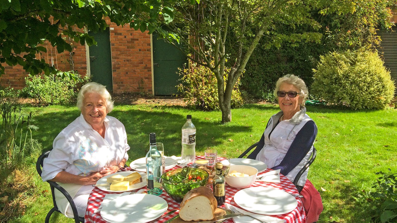 Guests enjoying the garden at The Racecourse Inn, Longford, Tasmania