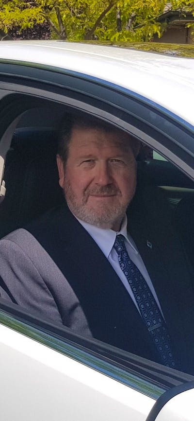 Driver Rodney has exceptional credentials & has driven luxury tours for many years
