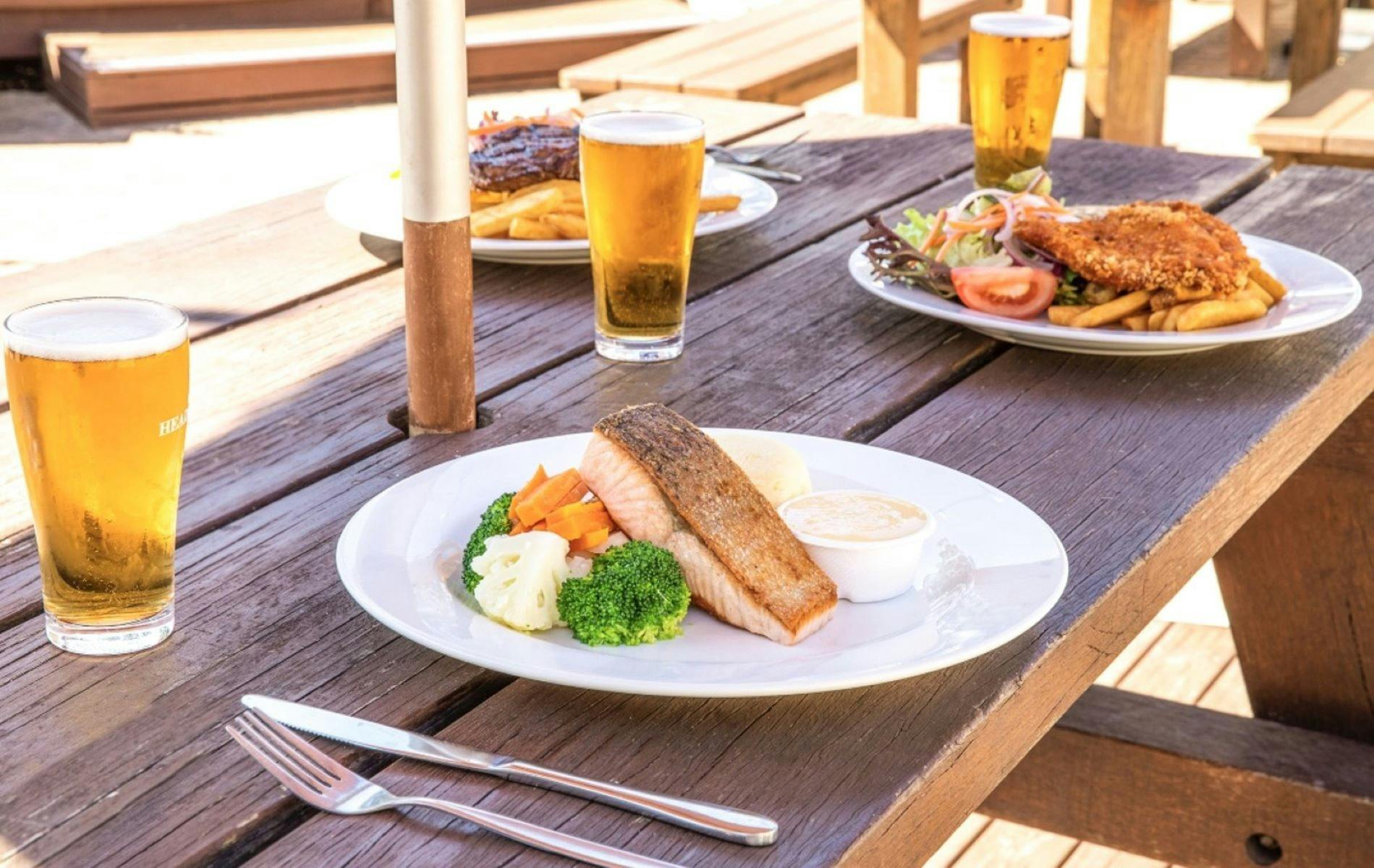 Lockies Hotel - Meals