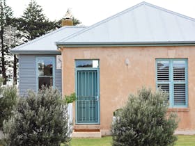 Exterior of Mulberry House in central Robe.