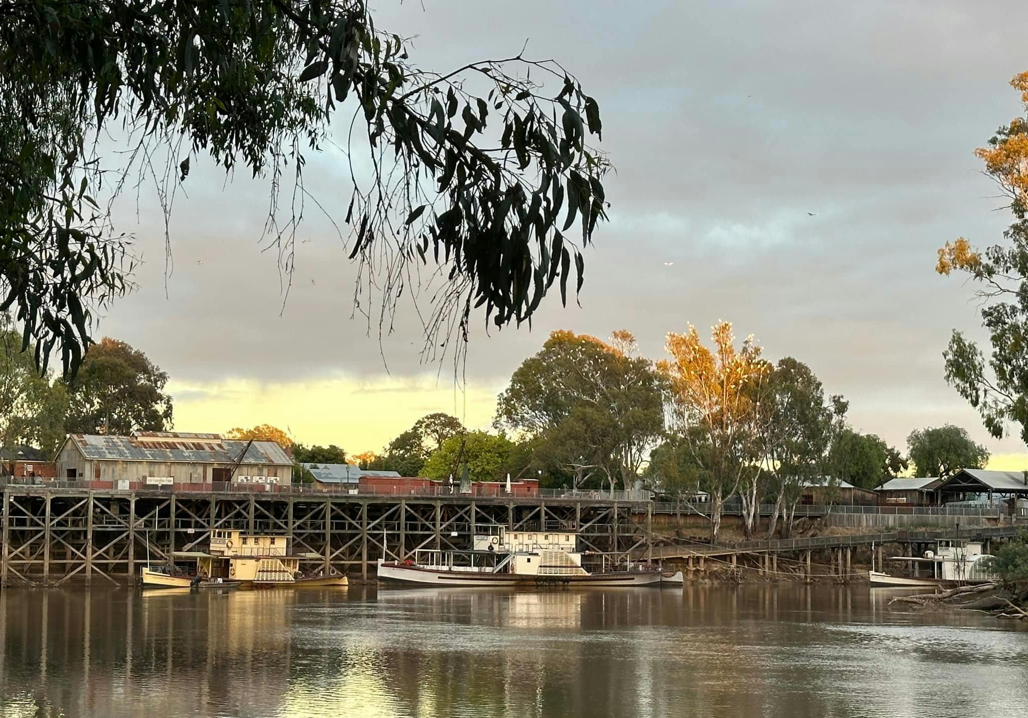 Echuca wharf and paddlesteamers