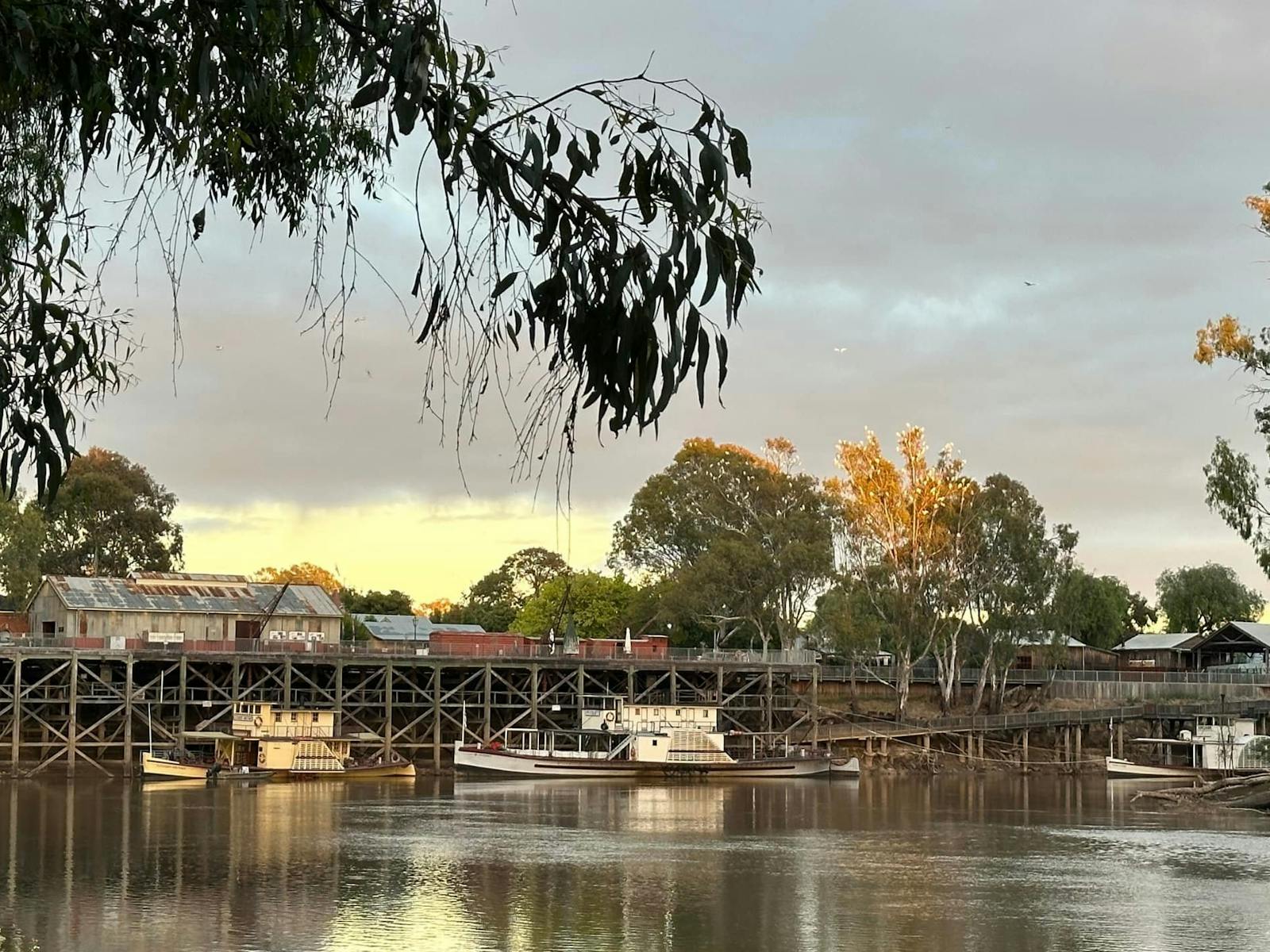 Echuca wharf and paddlesteamers