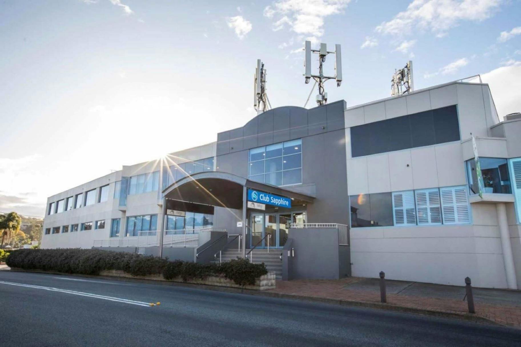 클럽 사파이어의 전면 스트리트 뷰