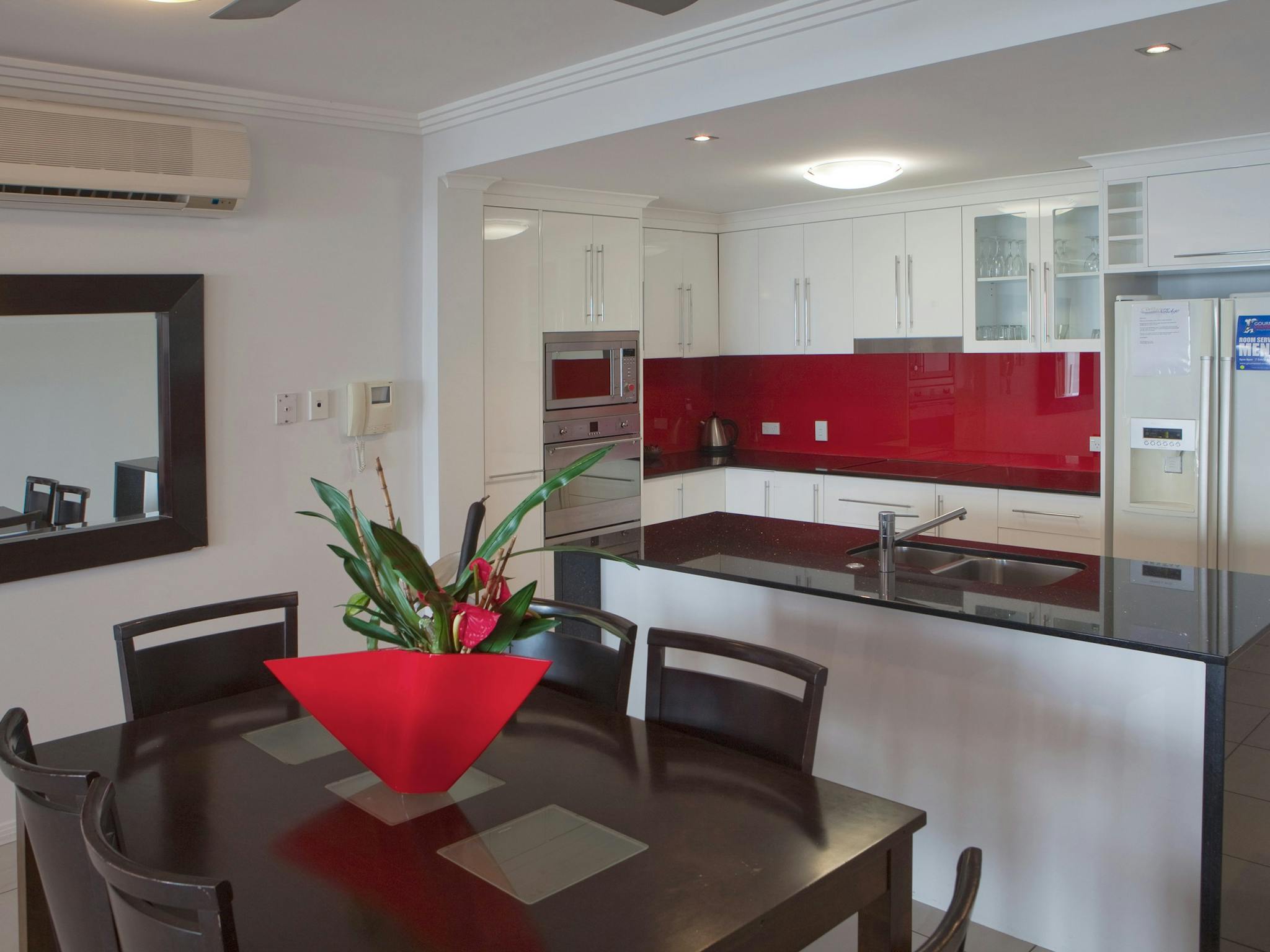 Dining & Kitchen Dining & Kitchen
