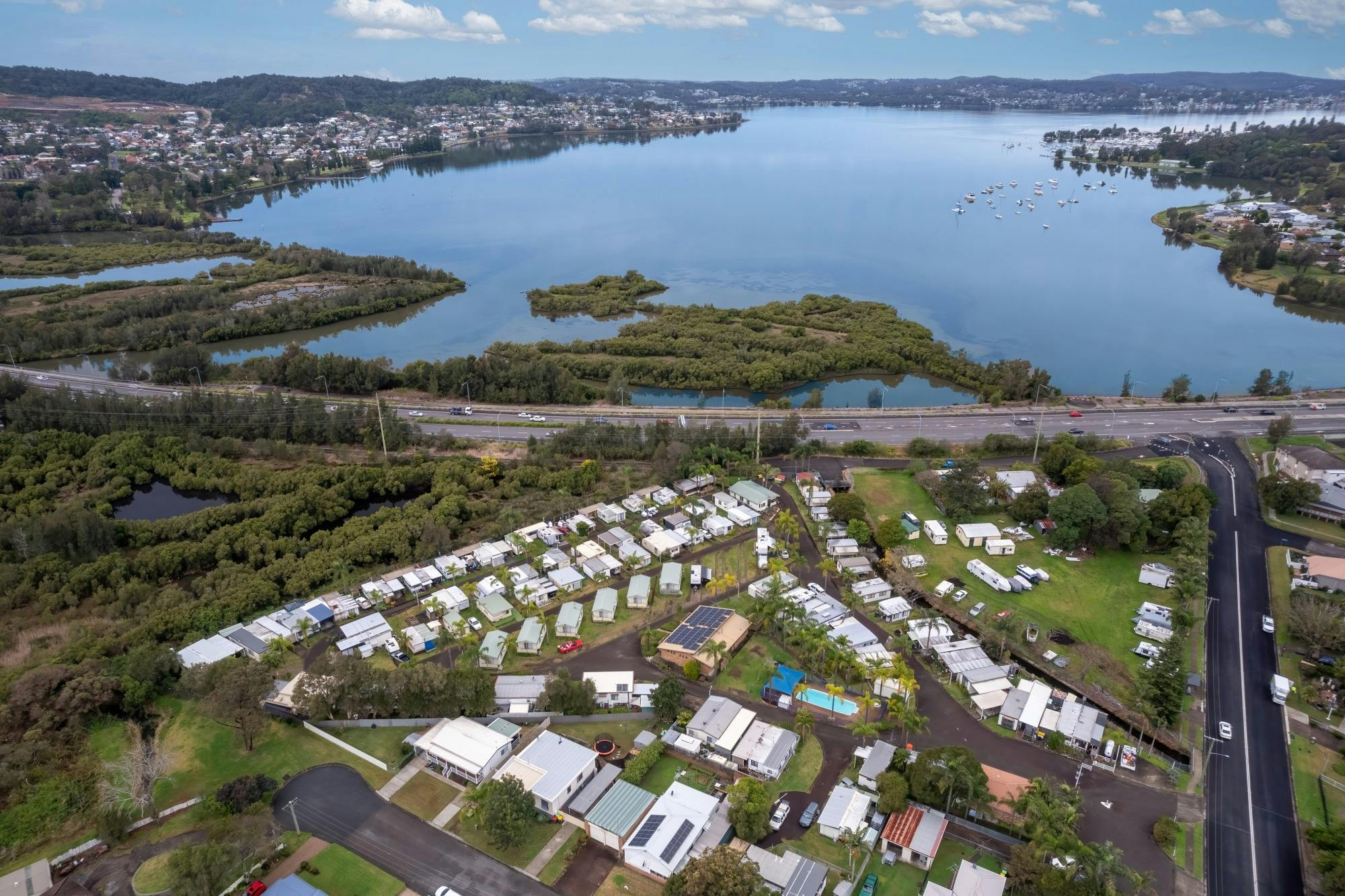 테랄바 레이크사이드 캐러밴 파크