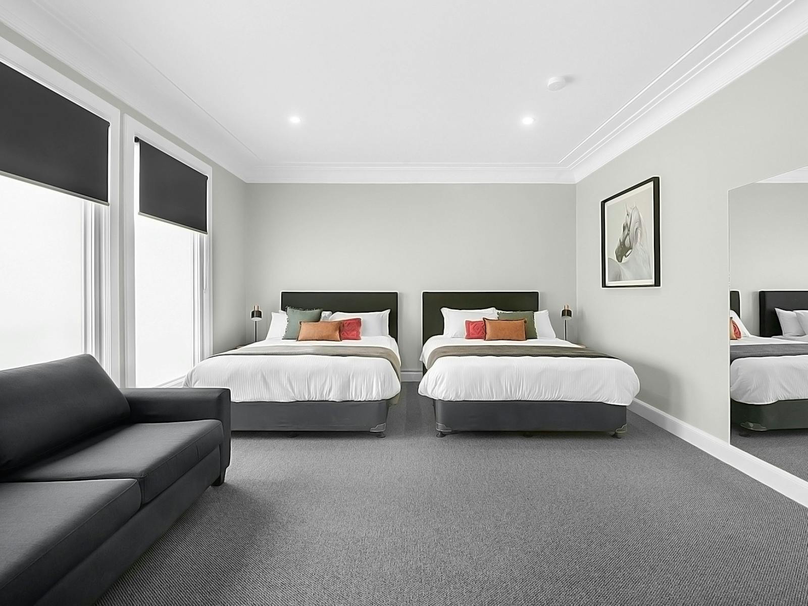 Horse and Jockey Hotel Homebush - Family Queen Queen Room, Shared bathroom