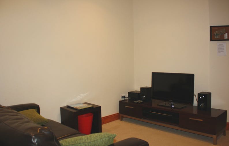 Superior One Bedroom Queen Apartment