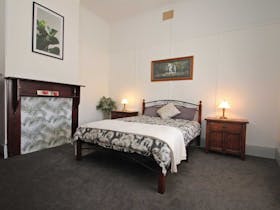 bed 1